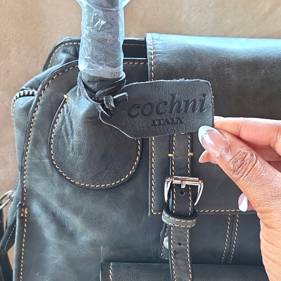 Cochni‎ Italy Elegant Gray Handbag with Silver Buckle Details - Picture 2 of 8
